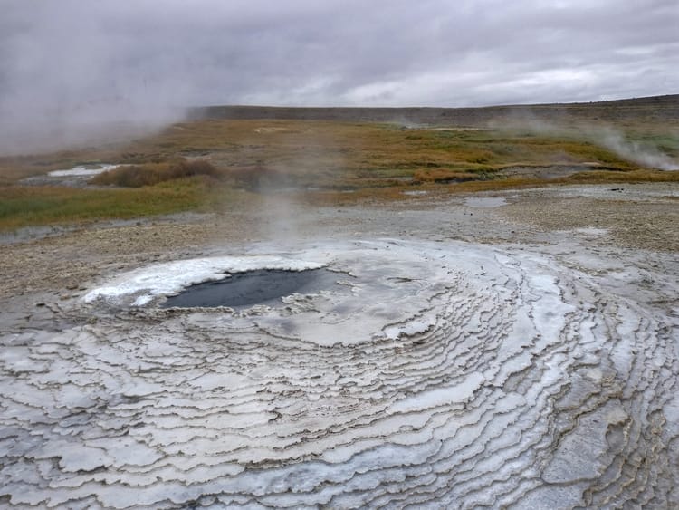 Freitag, 22. 9. - Geysir, Kjölur road, Hveravellir, Waldcamping mit Nordlichtern